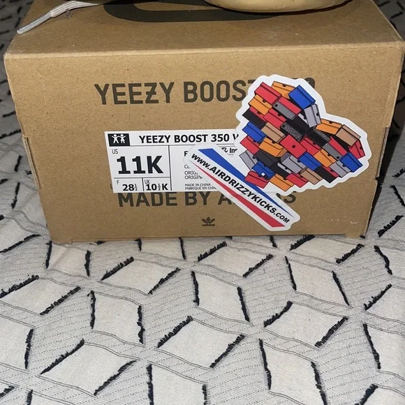 Yeezy Boost - Picture 3 of 3